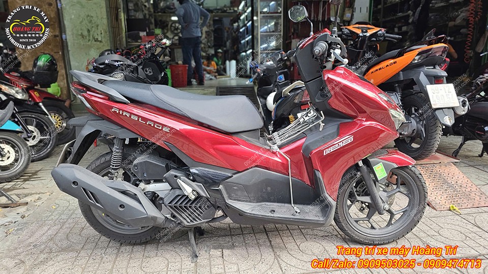 Toàn cảnh Airblade 2026 tại shop Hoàng Trí, xe zin hoàn chỉnh trước khi dán decal đổi màu