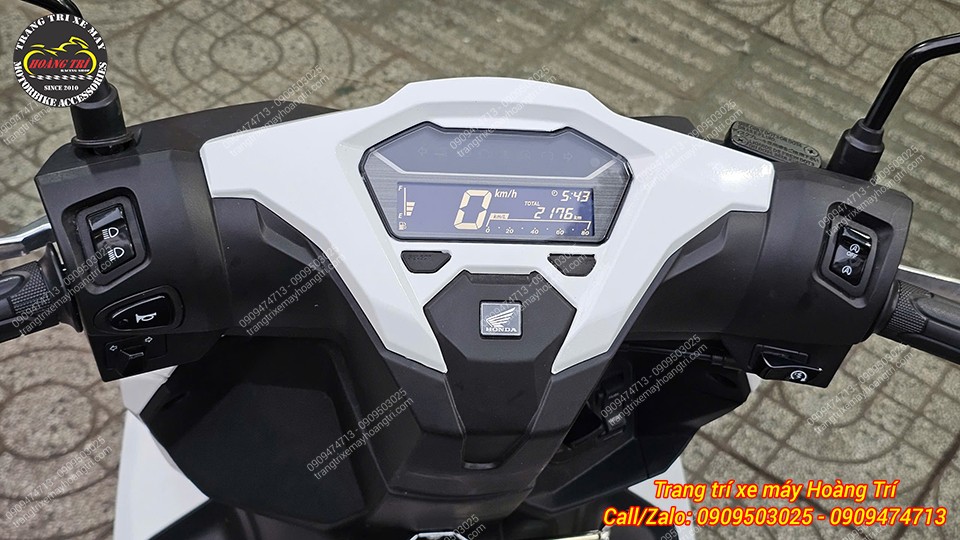 Cụm đồng hồ xe Airblade 2026 sau dán decal trắng, đổi màu hoàn hảo