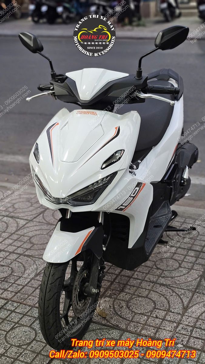 Góc nghiêng đầu xe Airblade 2026 sau đổi màu, không còn màu đỏ chói lóa