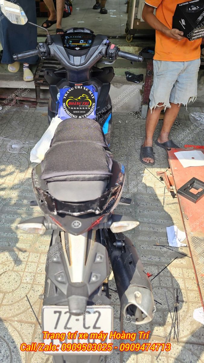 Góc nhìn tổng thể Exciter 2019 sau khi lắp đồng hồ LCD V2, không khác gì đồng hồ zin khi nhìn từ xa