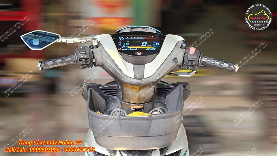 Tổng thể đầu xe Exciter 2019 sau khi nâng cấp đồng hồ LCD V2 hoàn thiện gọn gàng