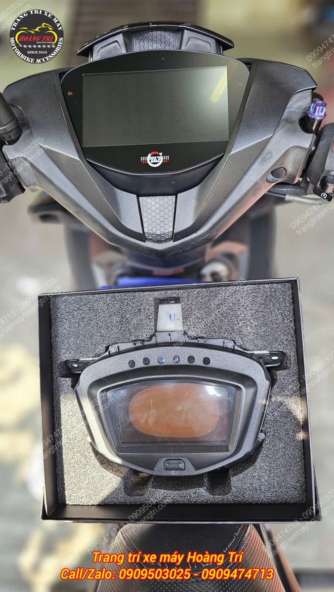 Chiếc đồng hồ zin bị cháy màn hình nên anh khách quyết định nâng cấp đồng hồ LCD V2