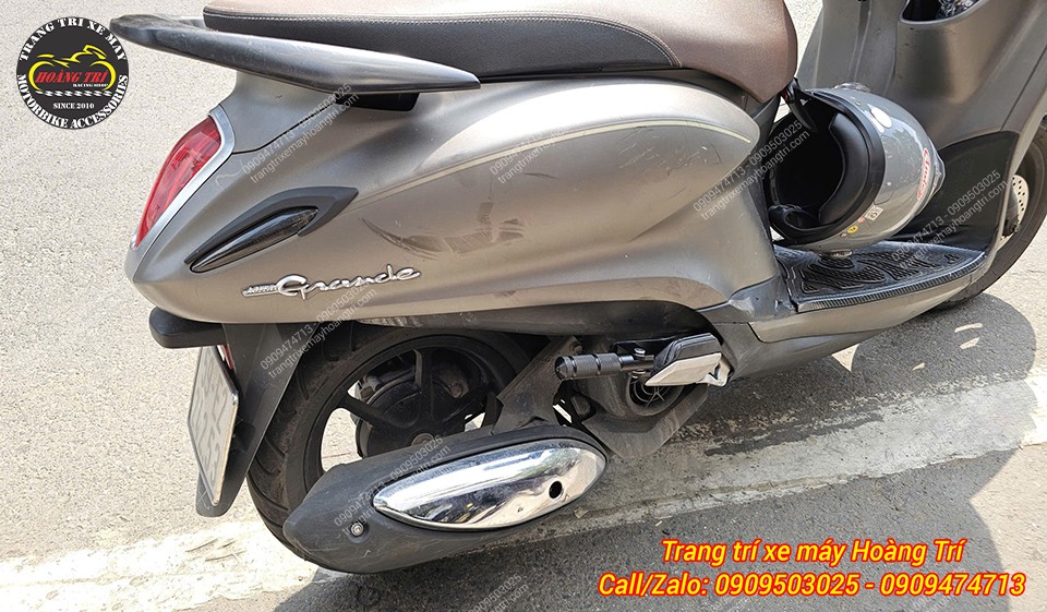 Góc nhìn sau xe Grande 2025 lắp gác chân phụ, không ảnh hưởng thẩm mỹ và kết cấu nguyên bản