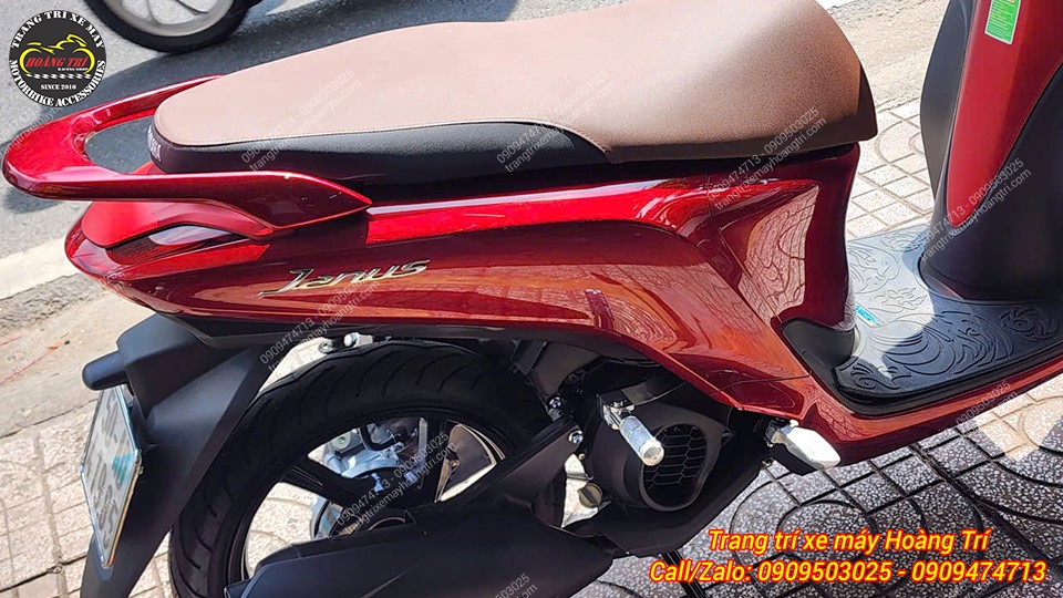 Gác chân phụ bật gấp dễ dàng độc lập với gác chân zin của xe Janus