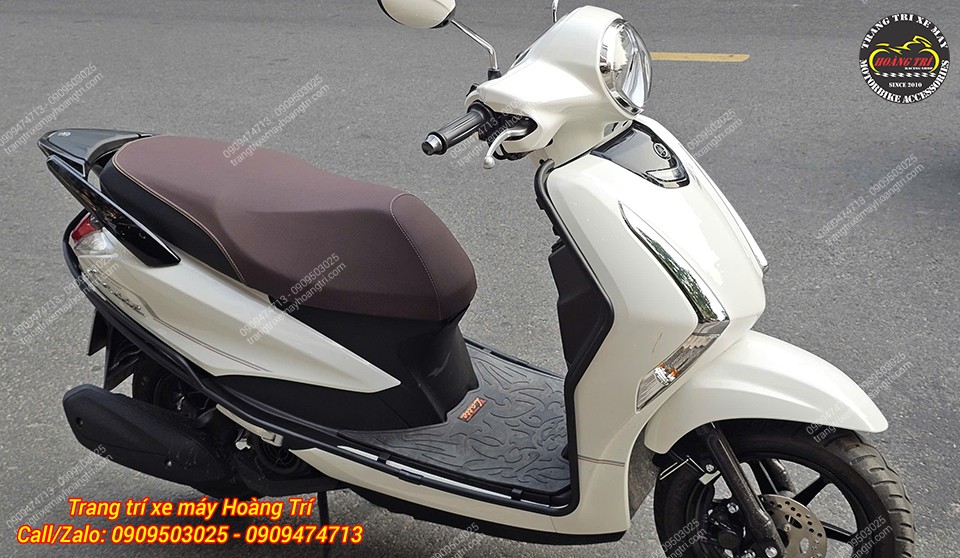 Góc nghiêng bên phải Latte 2025 cho thấy khung bảo vệ sơn tĩnh điện chắc chắn, thẩm mỹ cao