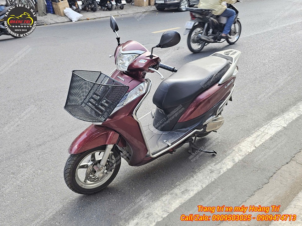 Không chỉ đẹp mà rổ trước còn mang lại sự tiện ích dành cho xế cưng của bạn