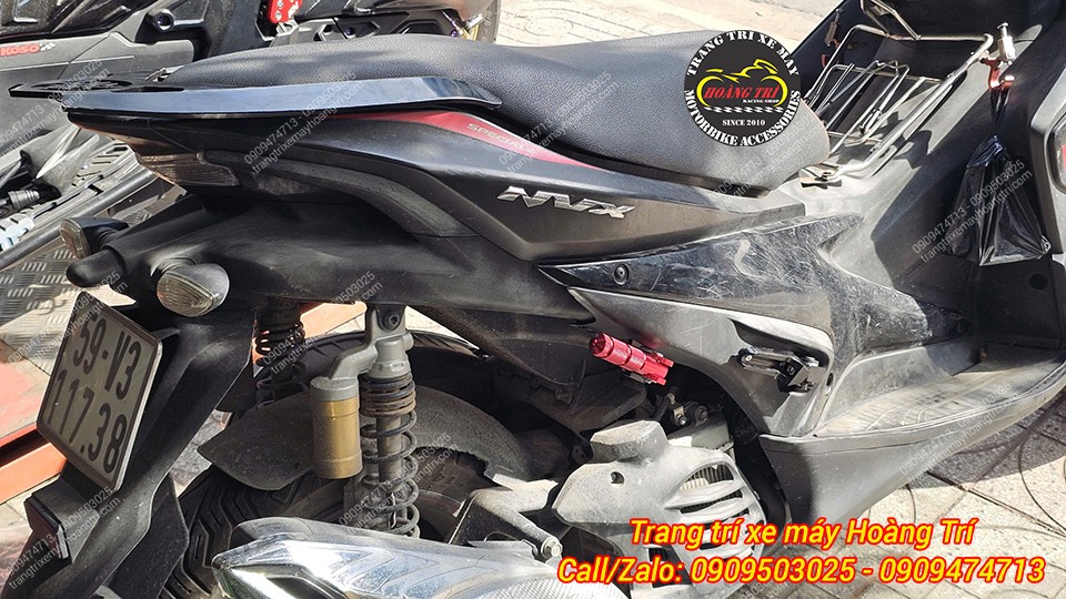 Hỗ trợ người ngồi sau đặt chân thoải mái hơn sau khi lắp gác chân phụ NVX V1