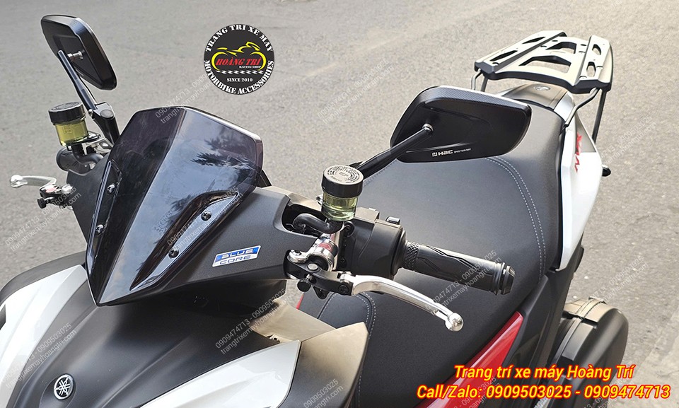 Góc nghiêng xe NVX V3 trang bị cặp kính hậu kiểu H2C E3, tăng vẻ thể thao và cá tính