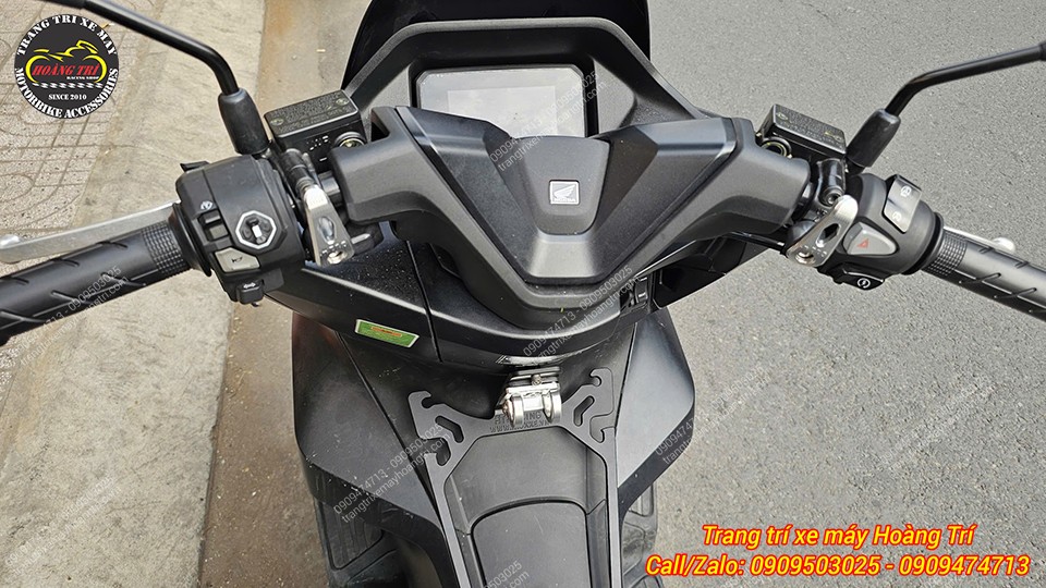 Thêm chiếc PCX 160 nâng cấp móc treo đồ nhôm CNC VR màu trắng cho 2 bên tay lái