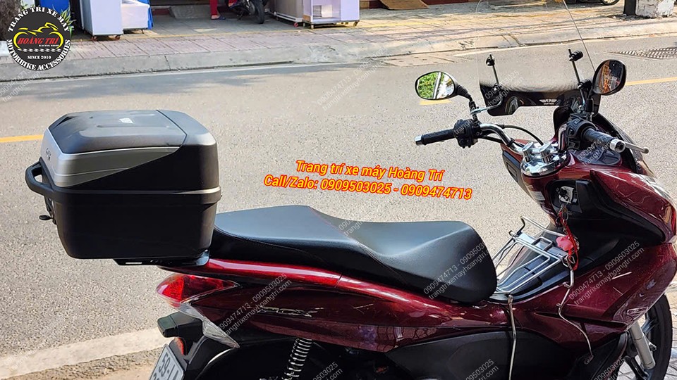 Tổng thể PCX 2011 lắp thùng sau B32N, phù hợp đi phố và sử dụng hằng ngày