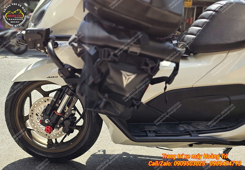 Với thiết kế 2 màu đen, đỏ mang đến điểm nhấn tổng thể cho PCX 160