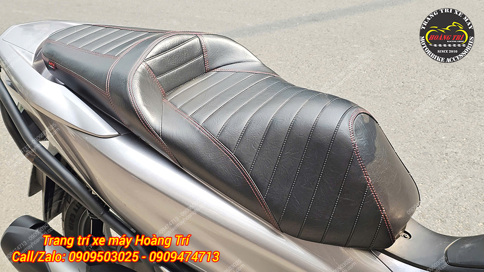 Góc chụp PCX 2018 với yên 2 tầng kiểu Thái, form yên nịnh dáng xe ôm trọn dàn áo xe