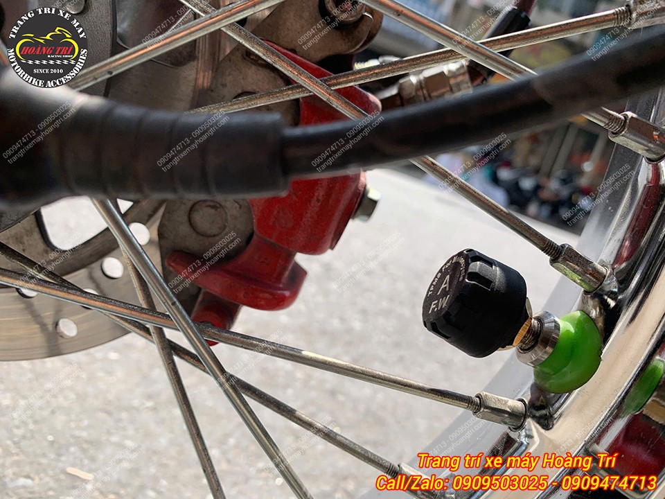 Cảm biến áp suất lốp gắn bánh trước, hỗ trợ theo dõi an toàn liên tục