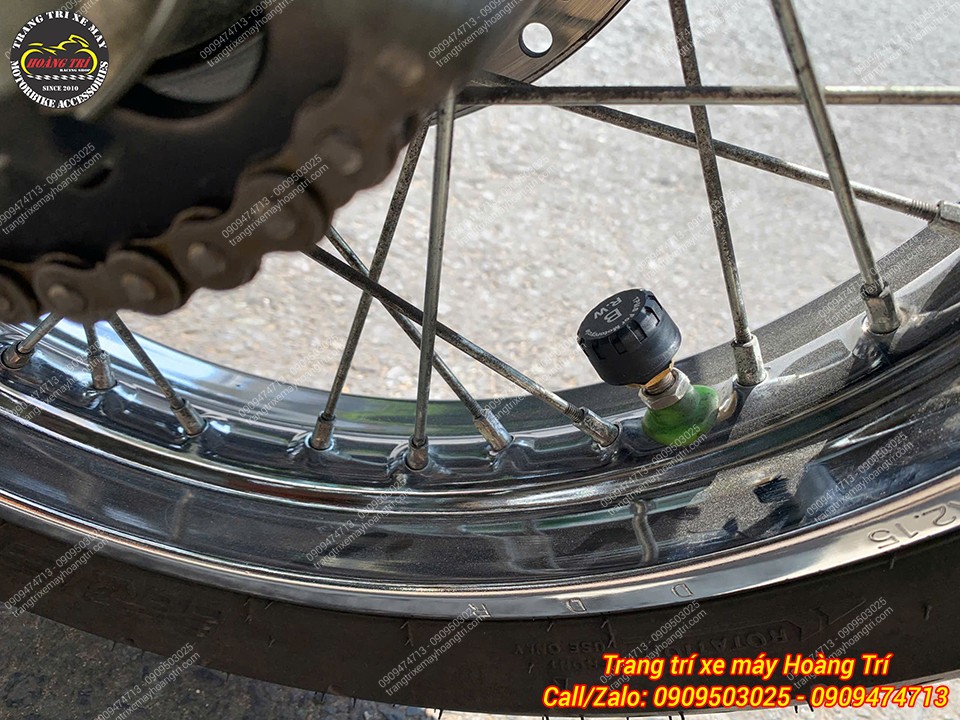 Cảm biến áp suất bánh sau lắp gọn trên van vòi bánh sau, đảm bảo độ ổn định