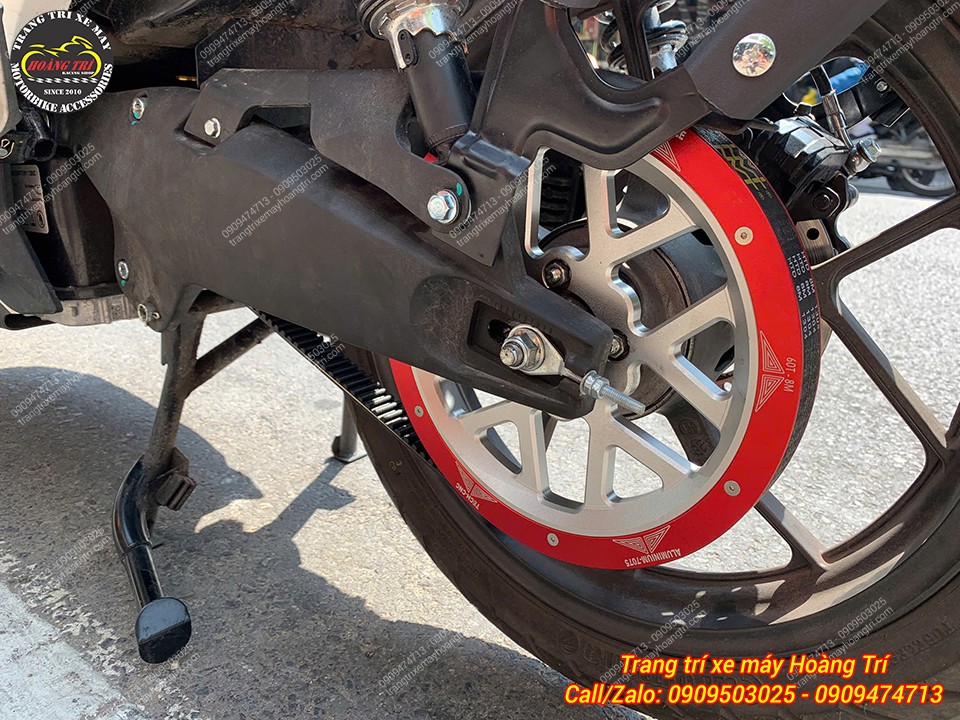 Khu vực bánh sau hoàn thiện gọn gàng, dây curoa vận hành êm, hạn chế tiếng kêu lụp cụp