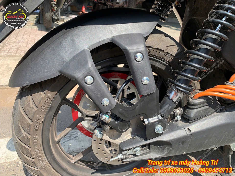 Cận cảnh chắn bùn sau lắp Datbike Quantum, ôm bánh xe, hạn chế bắn bẩn hiệu quả