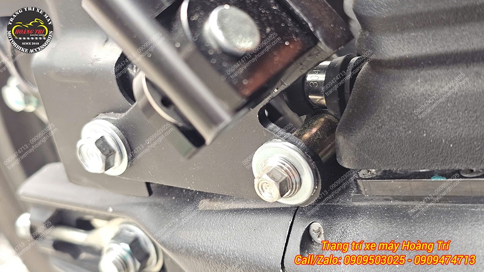 Cận cảnh vị trí ốc vít gác chân phụ DatBike Quantum, lắp chuẩn khung, siết chặt, chắc chắn
