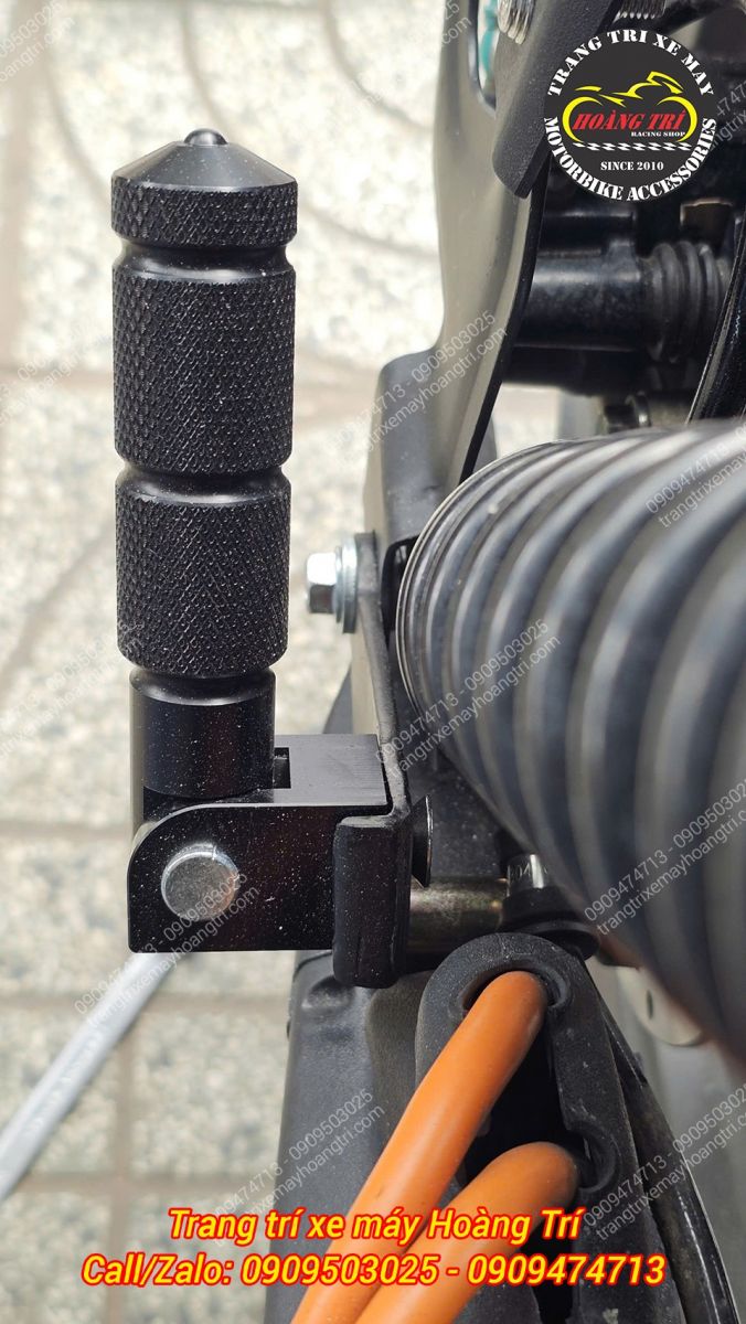 Chi tiết gác chân phụ với gác chân nhôm, bố trí gọn gàng, không cấn dây điện