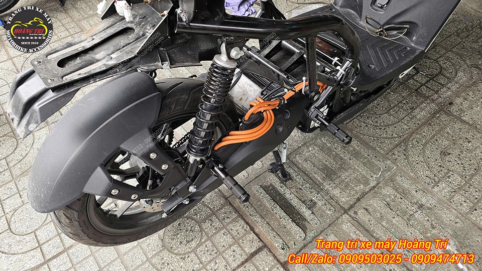 Đây là chiếc xe đầu tiên được nâng cấp trọn bộ gác chân trước sau đồng bộ với nhau
