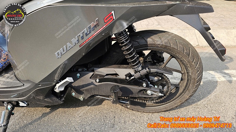 Cận cảnh gác chân phụ Quantum S1 phía sau, thiết kế chắc chắn, sử dụng tiện lợi