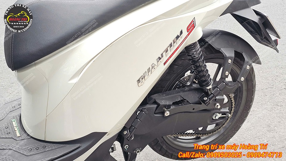 Toàn cảnh dàn chân sau của xe với nhiều phụ kiện được nâng cấp mang đến sự tiện ích cho xe