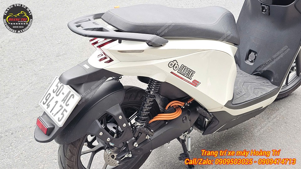 Nên trang bị cùng chắn bùn 4 chân để tăng tiện ích và vệ sinh xe dễ dàng hơn