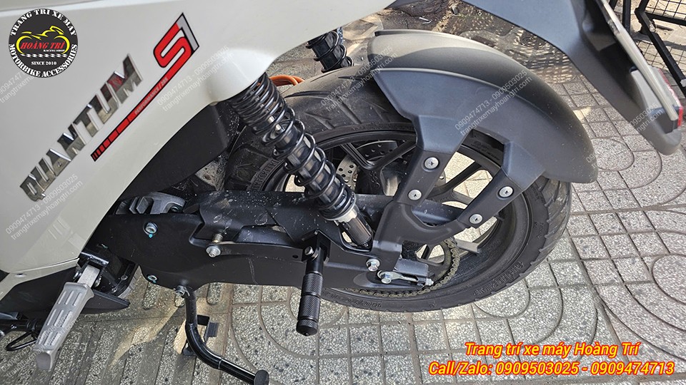 Thêm chiếc Datbike Quantum S lắp gác chân phụ, có thêm điểm tựa chân, di chuyển an toàn hơn