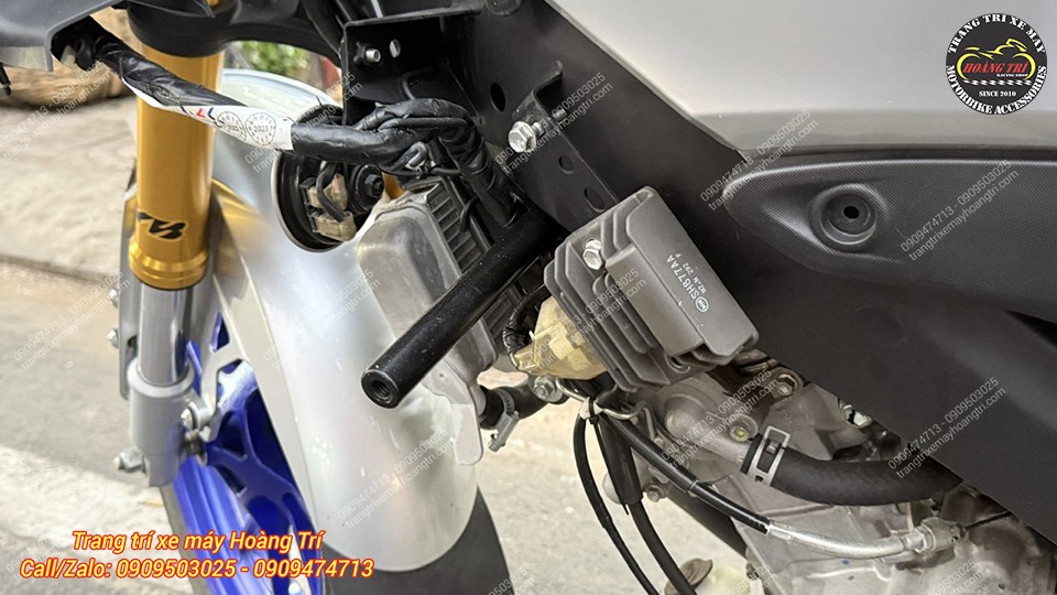 Vị trí khoan lỗ dàn áo R15M được căn chỉnh chính xác, đảm bảo thẩm mỹ sau lắp đặt