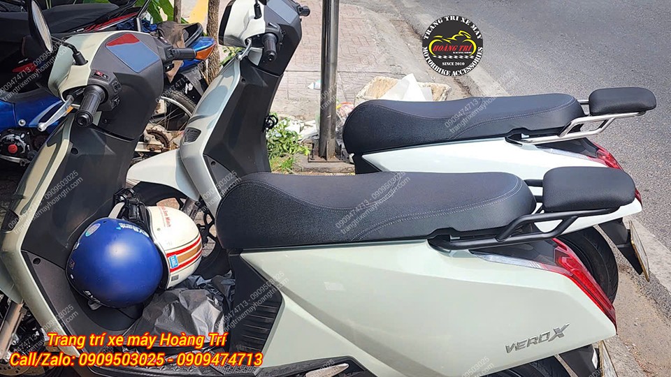 Cả 2 chiếc Vero X cùng lúc ghé shop nâng cấp baga sau và móc treo đồ