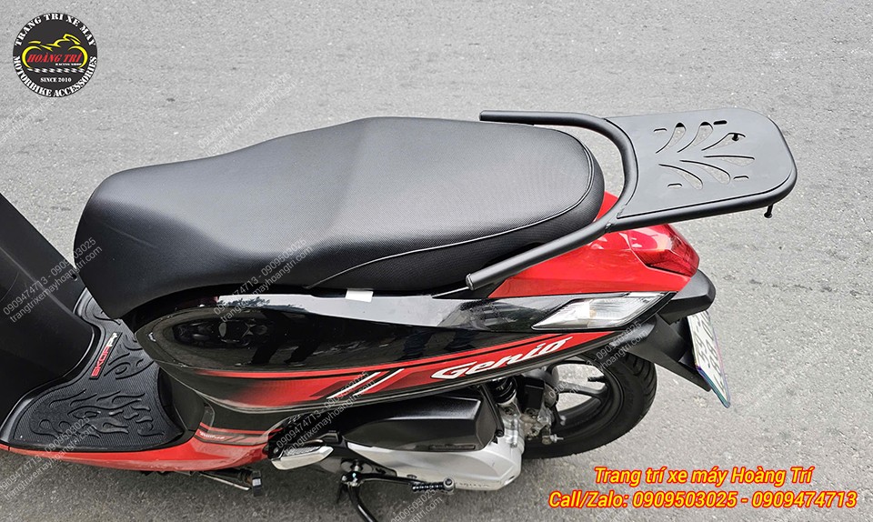 Cận cảnh baga sau HTR gắn Honda Genio, khung thép chắc chắn, sẵn sàng lắp thùng đựng đồ