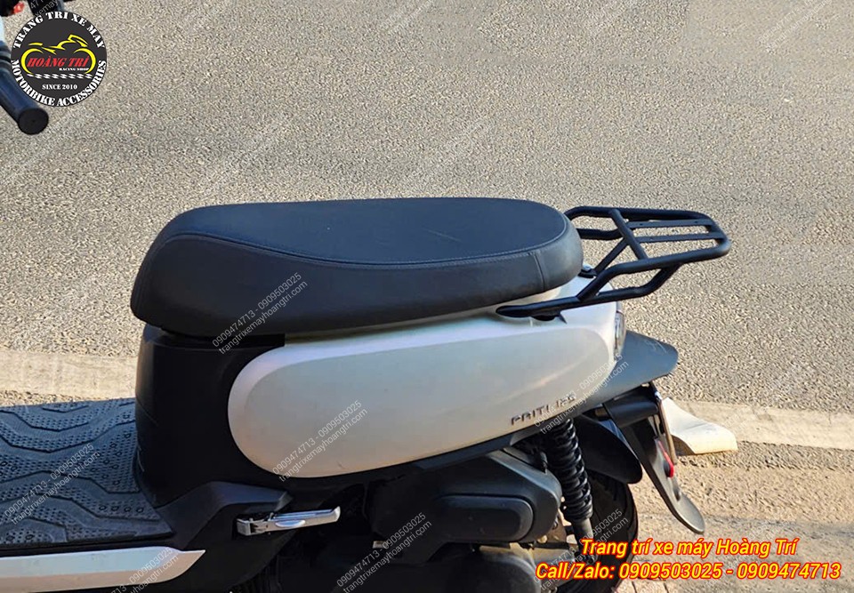 Cận cảnh baga sau nối dài lắp trên Sym Priti, khung sắt chắc chắn, sơn đen bền đẹp