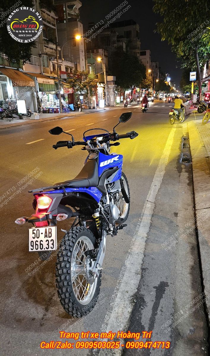 Test ánh sáng thực tế đèn LED R14 H4 trên WR155 khi di chuyển trong phố ban đêm