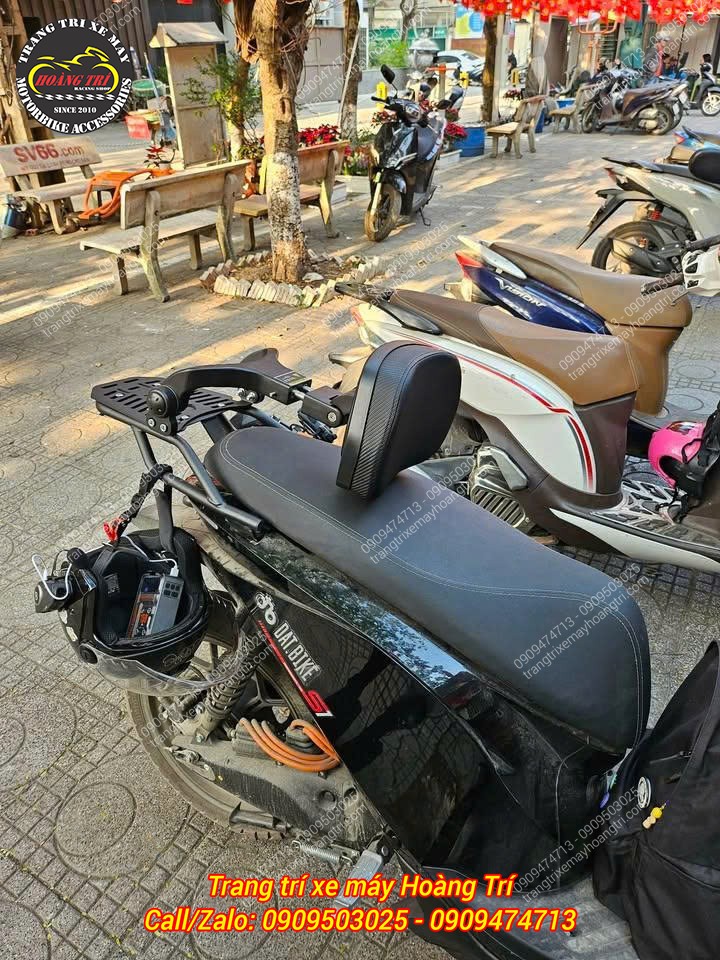 Góc chụp cận cảnh giá đỡ tựa lưng MTM trên xe điện Quantum trên xe điện, chắc chắn và thẩm mỹ