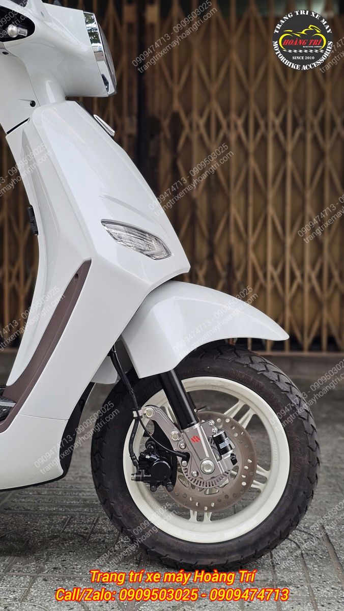 Chi tiết hoàn thiện phuộc trước Kingham trên xe điện Vento, giúp xe vận hành êm và ổn định hơn