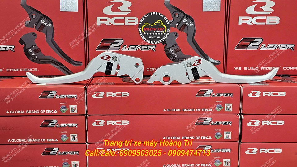 Tay thắng Racing Boy E2 màu bạc, kiểu dáng gọn gàng, dễ phối màu với xe