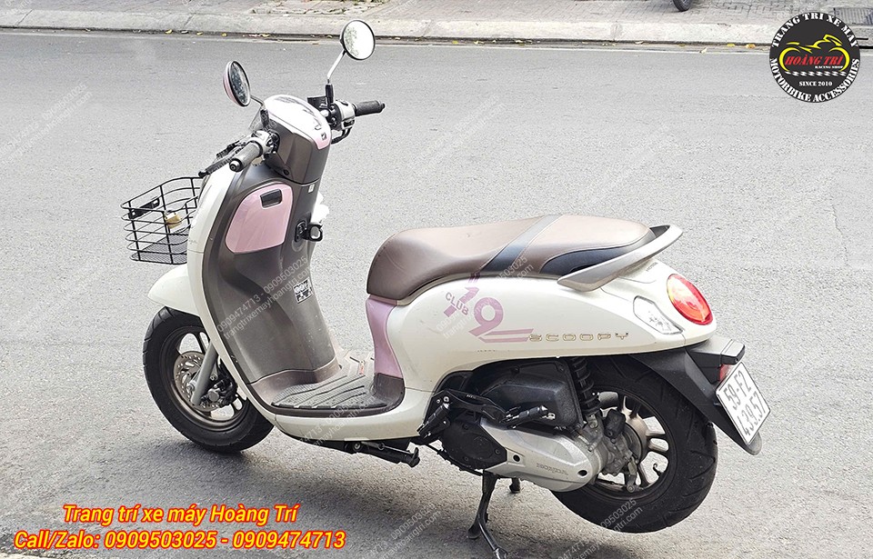 Góc sau Scoopy lắp gác chân phụ HTR, thiết kế gập mở linh hoạt, thẩm mỹ cao
