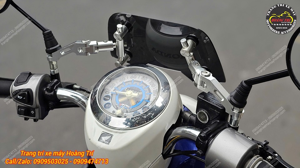Góc nhìn khu vực tay lái Scoopy lắp kính chắn gió HTR, hỗ trợ trang trí xe cực chất