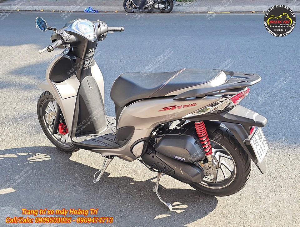 Bộ chân chống inox mang đến sự nổi bật hơn cho xe Sh Mode 2021 tại vị trí gầm xe