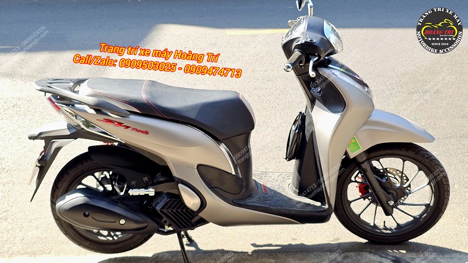 Gia đình thường xuyên chở con nhỏ phía sau nên trang bị để di chuyển an toàn hơn