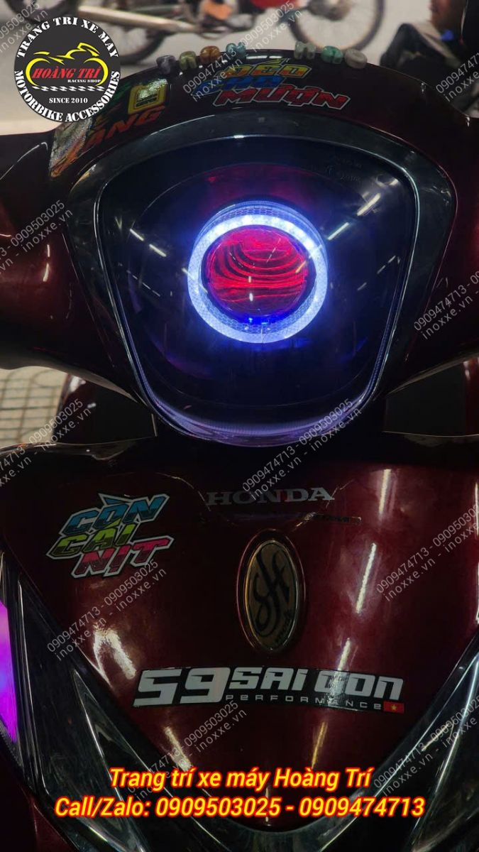 Cận cảnh bi cầu Titan Black 2.0 trên SH Mode 2019 với vòng LED sắc nét, nhỏ gọn