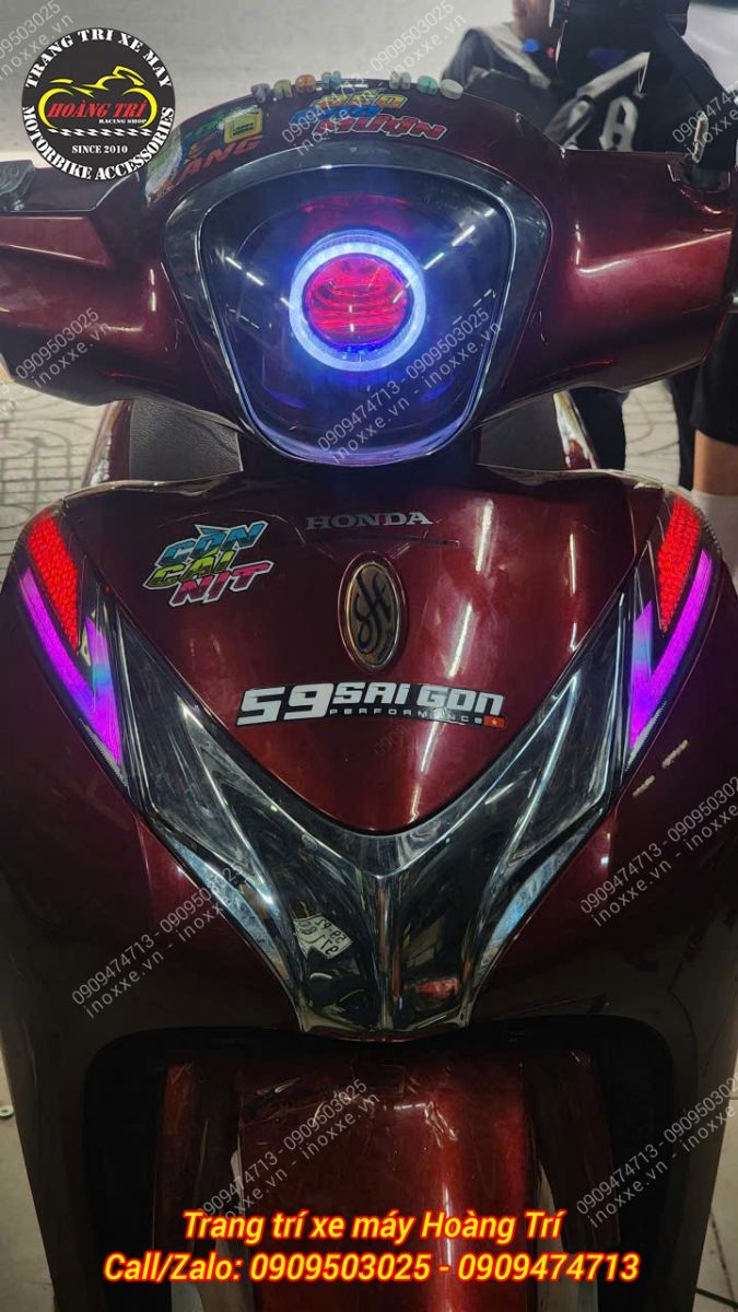 Tổng thể trực diện SH Mode 2019 sau khi độ đèn bi cầu, hiệu ứng ánh sáng cân đối