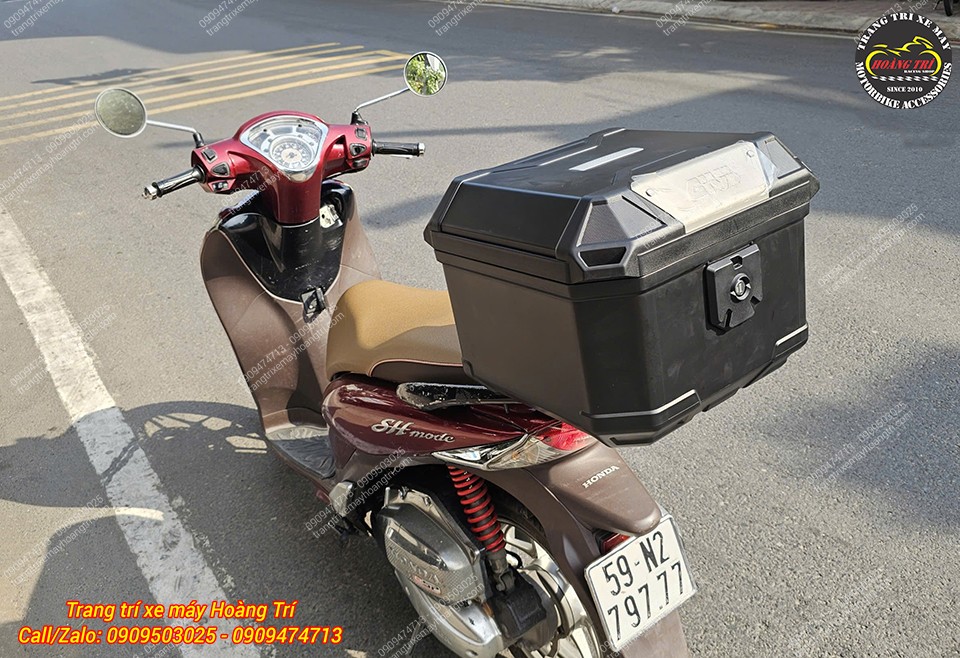 Thùng Givi U37A hoàn thiện lắp đặt, dung tích lớn, khóa an toàn, dáng vuông hiện đại