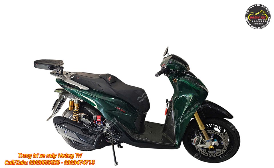 Tựa lưng có thể gập xuống khi không dùng, giúp phần đuôi SH 2020 trông dài và thoáng hơn