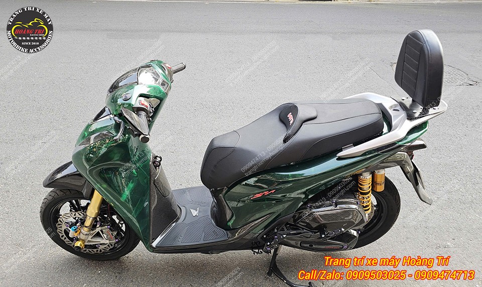 Toàn cảnh SH VN trang bị thảm để chân cao su Honda chính hãng, nâng cao tiện ích sử dụng hằng ngày