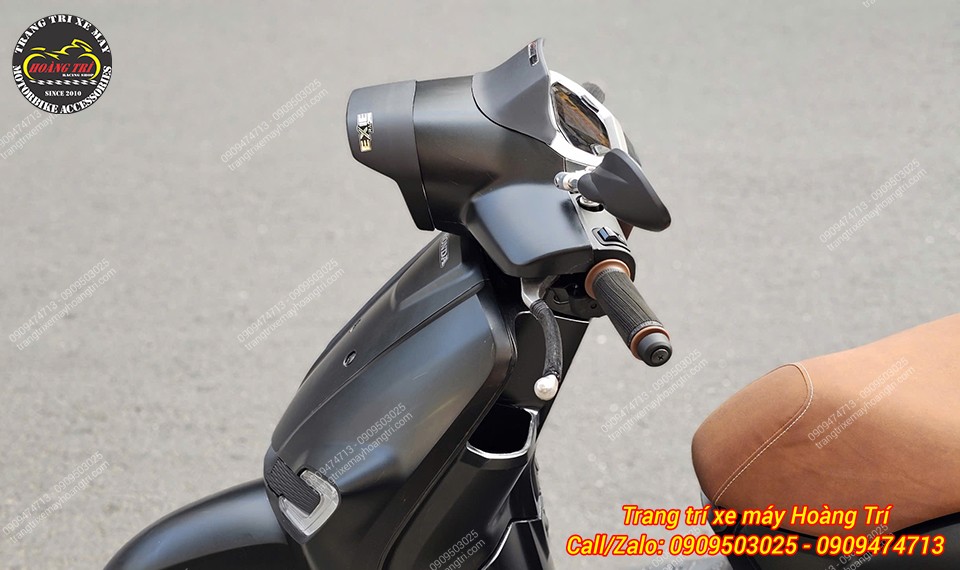 Góc ngang phần đầu xe Stylo 160 với kiểu dáng hài hòa, phù hợp sau khi trang bị combo phụ kiện