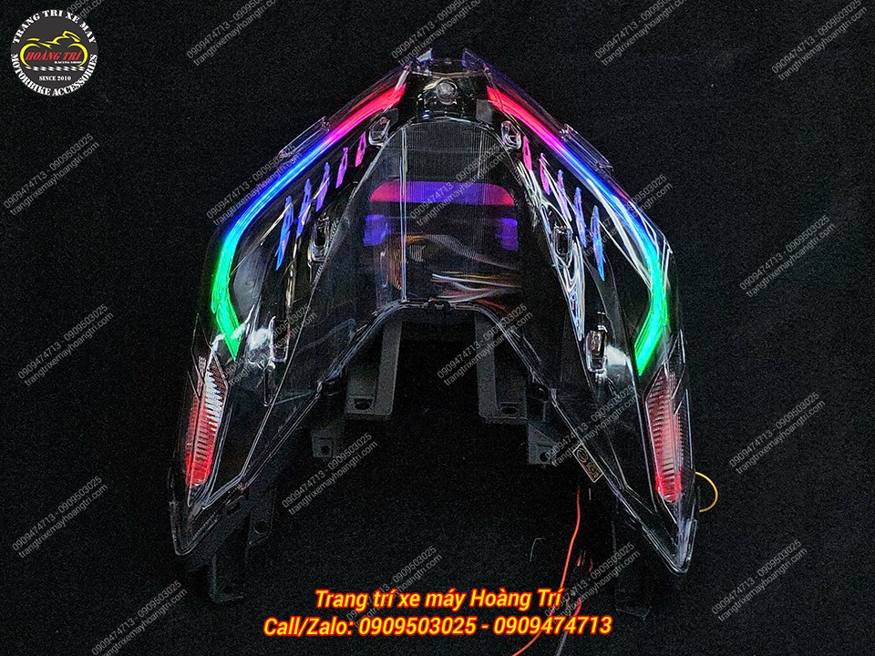 Không chỉ cụm đèn bi cầu đúc khuôn, anh khách còn trang bị LED Audi đèn hậu để tông sẹc tông cho xe