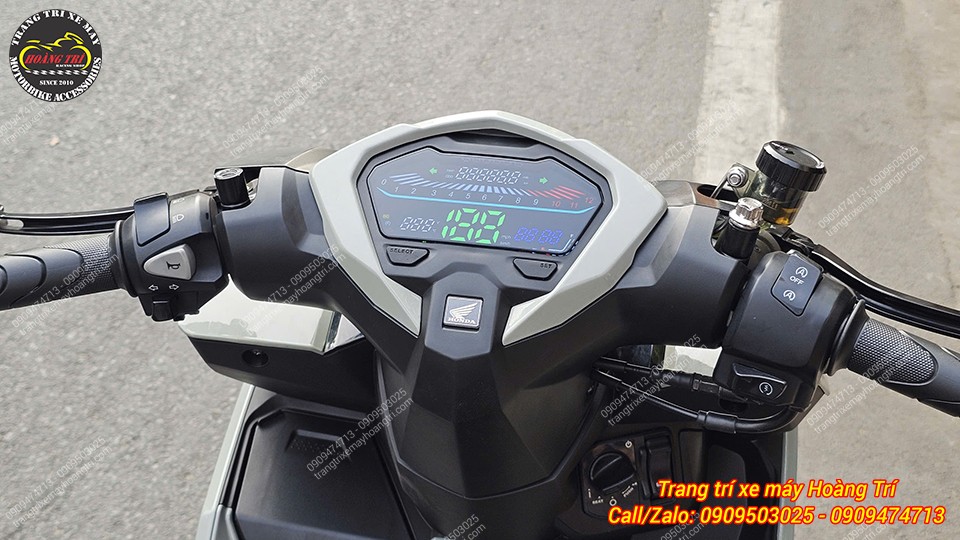 Sau khi bật nguồn cho đồng hồ Full LED Vario 125 hiển thị sắc nét, màu sắc rõ ràng, dễ quan sát