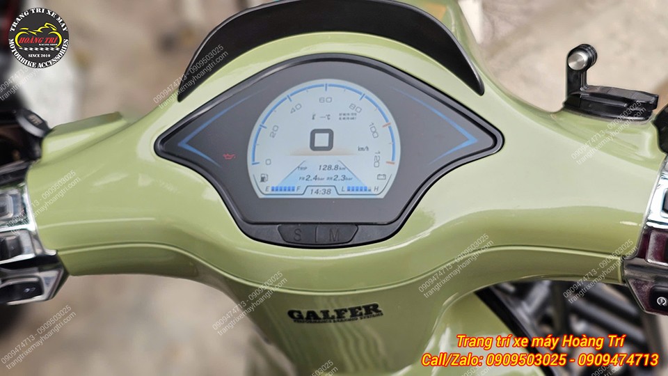 Đồng hồ Raceboy sau khi hoàn tất cài đặt, hiển thị tốc độ và thông số áp suất lốp trực quan