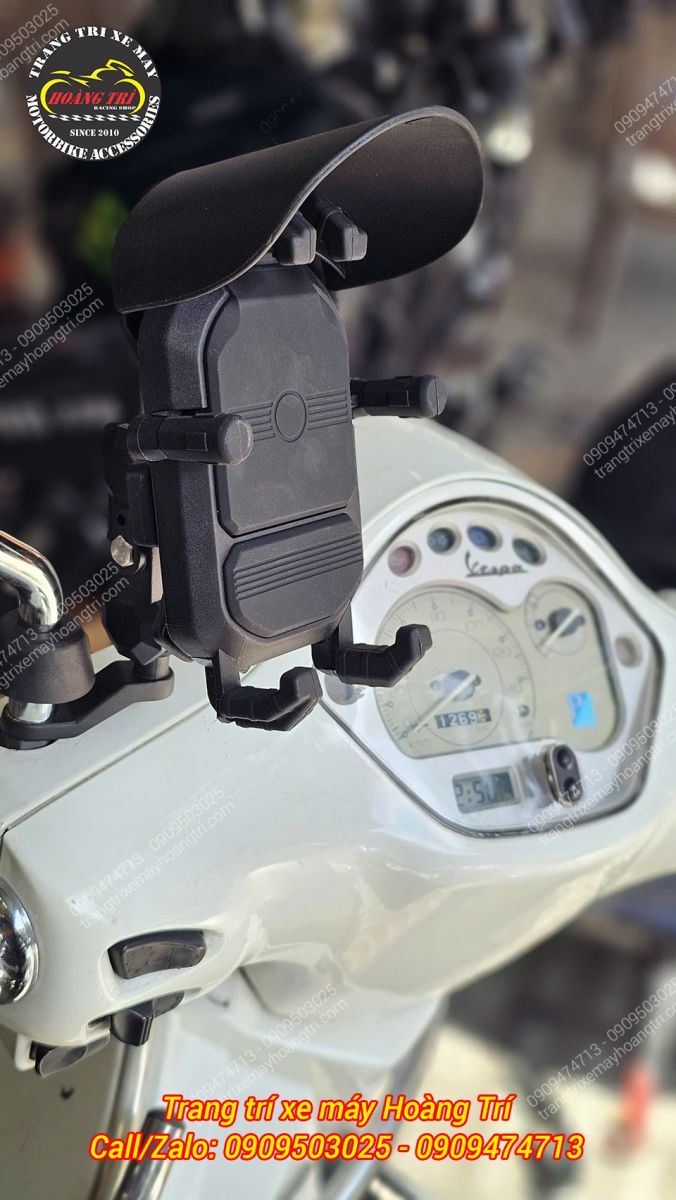 Giá đỡ điện thoại FRX TQ-062 gắn trên kính hậu bên trái của Vespa LX