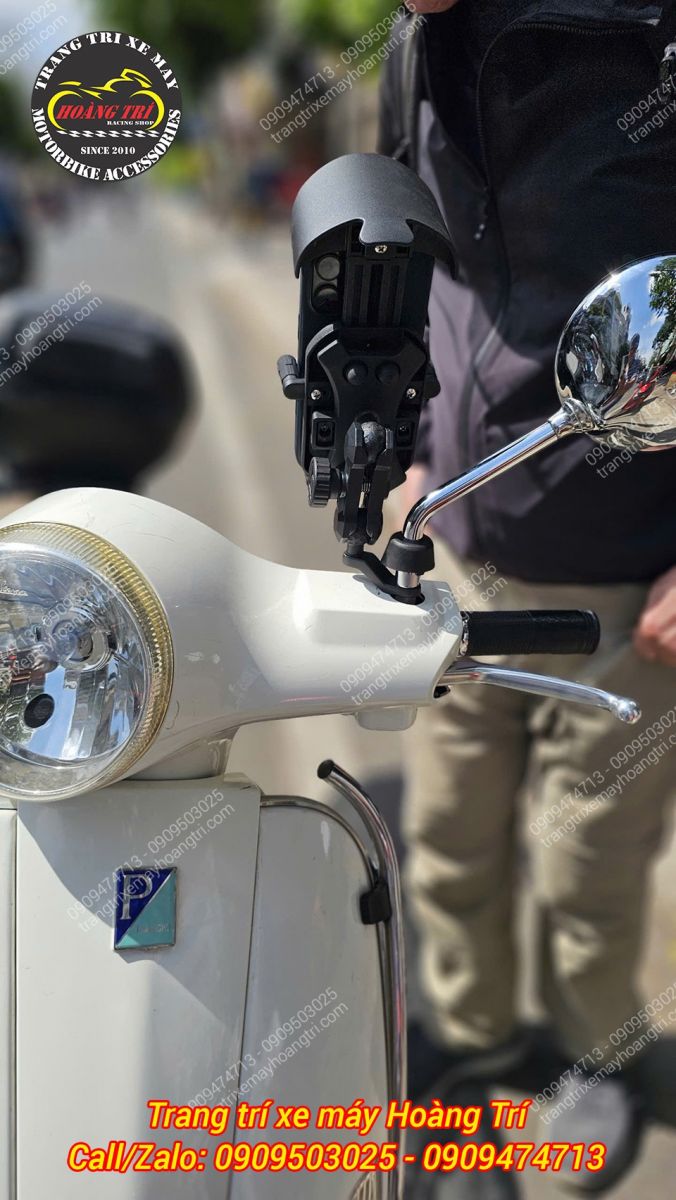 Giá đỡ FRX TQ-062 có cả mái che giúp chống chói cho điện thoại